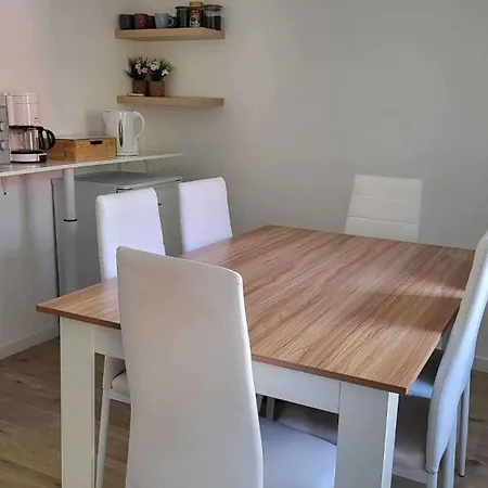 3-bed Cosy - Sleeps 7 Daire Villingen-Schwenningen